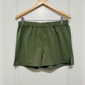 H&M Move Athletic Short Women’s Medium Light Olive Green 3” Inseam